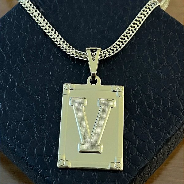 Pingente Placa Letra V – Banhado a Ouro 18K