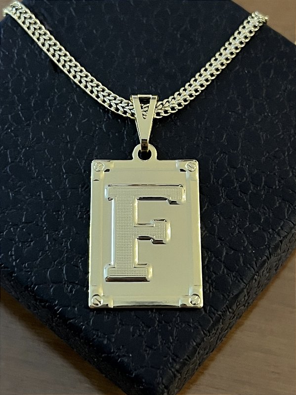 PINGENTE PLACA LETRA F Tamanho (M)( 2g- 3x4cm)  BANHO DE OURO 18K