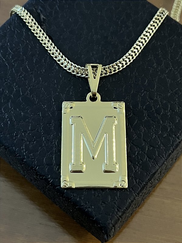 PINGENTE PLACA LETRA M Tamanho (M)( 2g- 3x4cm)  BANHO DE OURO 18K