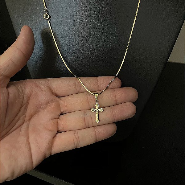 Corrente Rabo de Rato 1.8mm + Pingente Crucifixo Trabalhado com Jesus – Escolha 60cm ou 70cm – Banhada a Ouro 18K