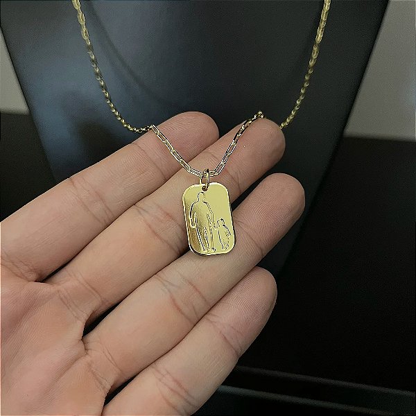 Corrente Cartier 1.5mm 50cm + Pingente Plaquinha Pai e Filho – Banhada a Ouro 18K