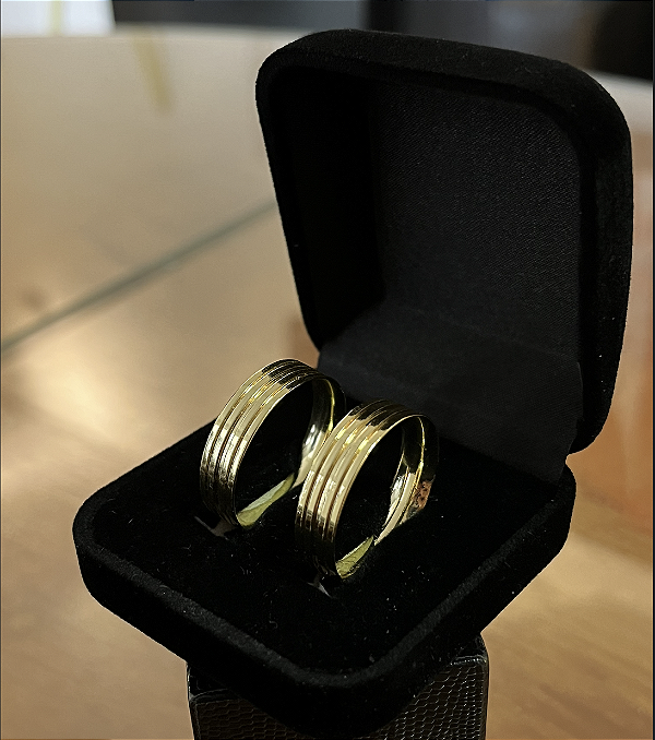 Par de Alianças em Moeda Antiga Banho de Ouro 18K | Deluxe Joias