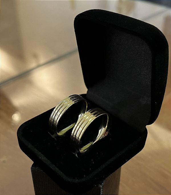Par de Alianças em Moeda Antiga Multi Frisos Brilhante – Banho de Ouro 18K + Caixinha de Presente
