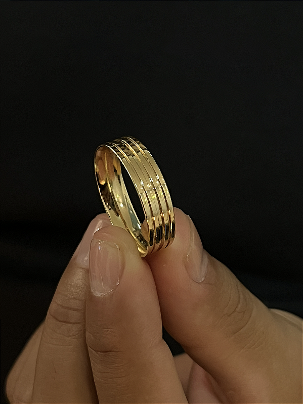 Aliança Modelo Reta com Quatro Frisos Paralelos – Feita em Moeda Antiga com Banho de Ouro 18K