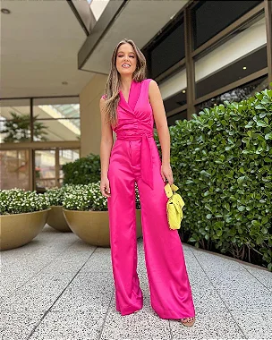 Macacão Pantalona em Cetim Frente com Transpasse *