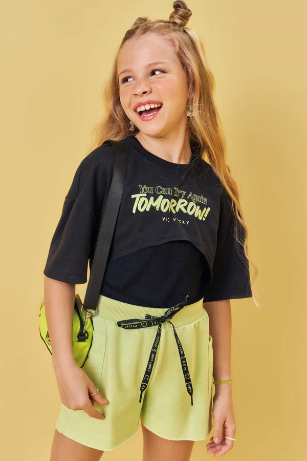 CONJUNTO TEEN BLUSA SOBREPOSIÇÃO, REGATA E SHORT - VIC & VICKY