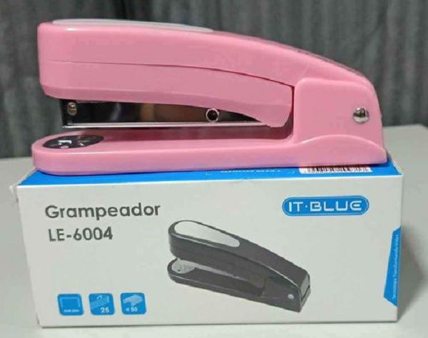 Grampeador Manual Rosa LE-6004 - It-Blue