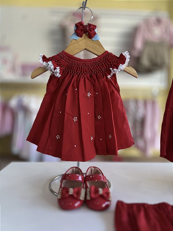 Vestido Bebê Artesanal Casinha de Abelha Vermelho | Bordado Delicado à Mão | Clássico, Elegante e Confortável