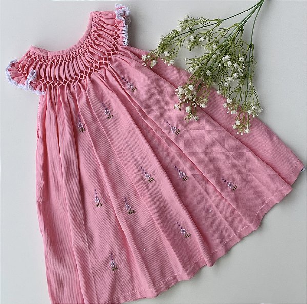 Vestido Bebê Artesanal Casinha de Abelha Rosa| Bordado Delicado à Mão | Clássico, Elegante e Confortável