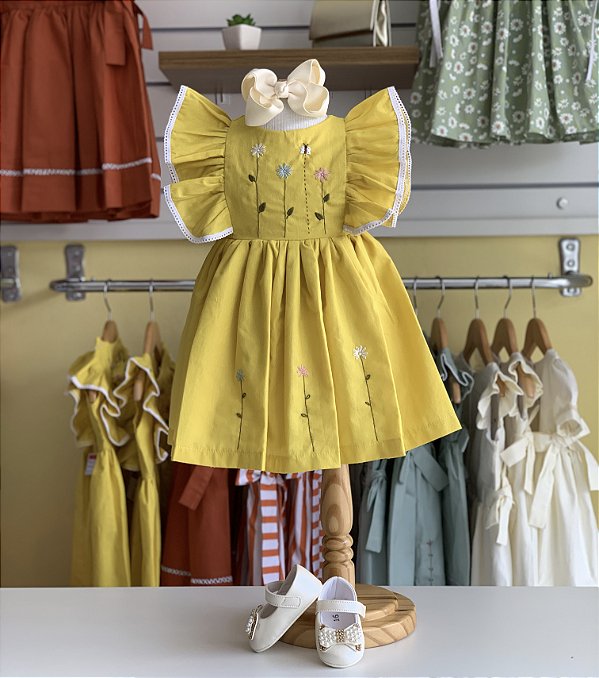 Vestido Infantil Artesanal Bordado a mão Mostarda