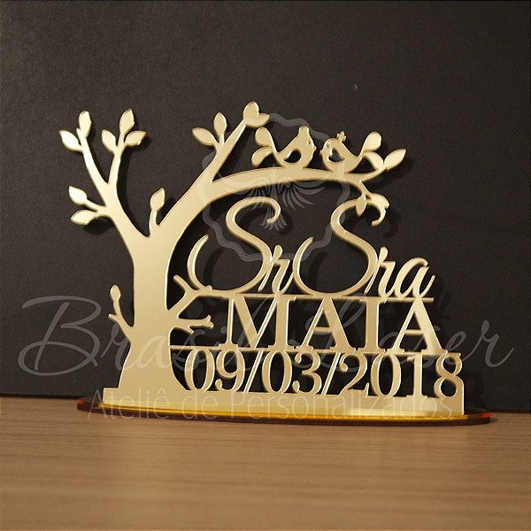 Topo de Bolo Sr e Sra com Árvore - Tamanho com 20 cm (maior lado da peça) - Cor à Escolher