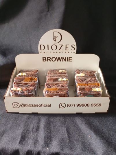 10 Expositores com Fundo mais Alto - Tamanho 27x16 cm em Mdf BRANCO com logomarca gravada