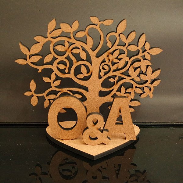 Árvore da Vida com as iniciais do casal + um &