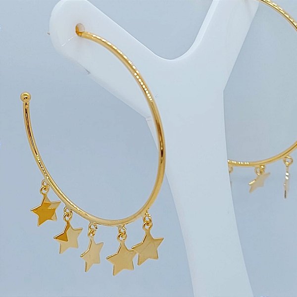 Argola Grande Com Pingente Estrelas Banhada a Ouro 18K