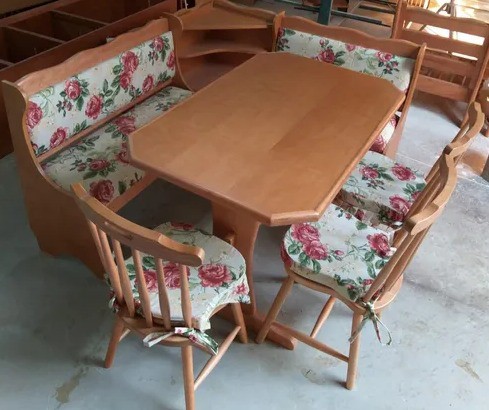 Conjunto Banco De Canto Alemão 1,60 x 1,60 (03 Cadeiras) (Mesa 1,30 x 1,20) - Móveis de Gramado