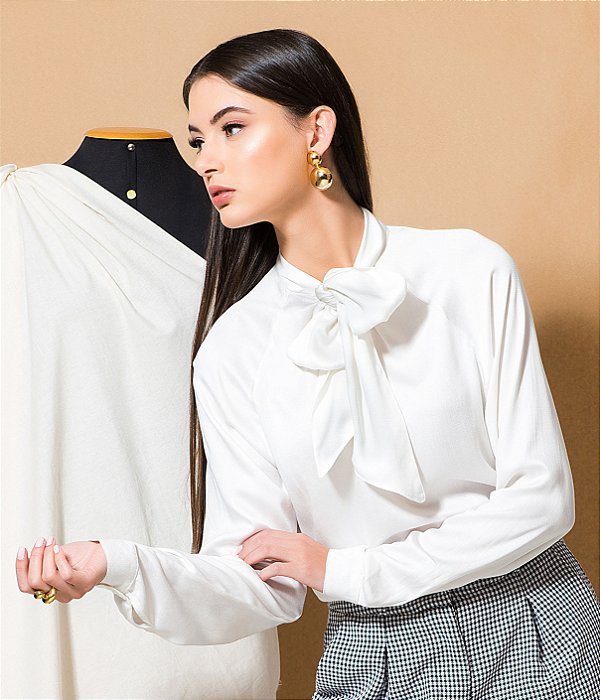 Blusa gola laço pérola feminina