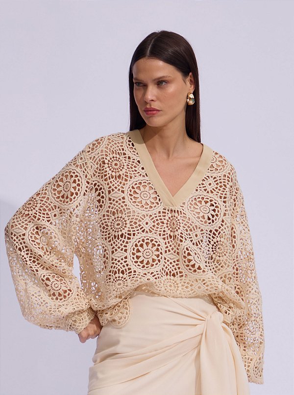 Blusa Lívia Bata Crochet Decote V Creme