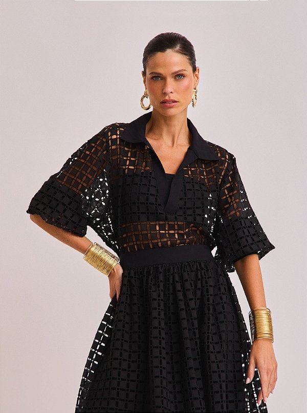 Blusa Bata Lidia de Renda Decote V Preta