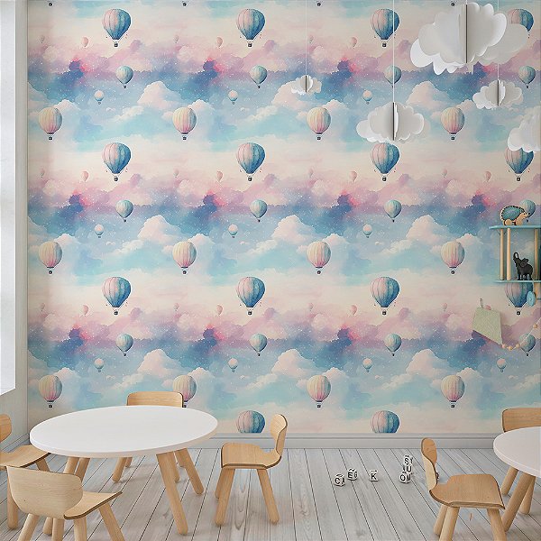Papel de Parede Infantil Nuvens e Balões em Céu Aquarelado Pastel