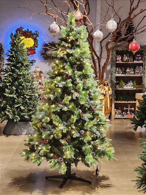 ÁRVORE PINHEIRO MAJESTADE 2,10CM COM 1360 GALHOS 400 LEDS COM BERRY E PINHA E COM BASE GIRATÓRIA