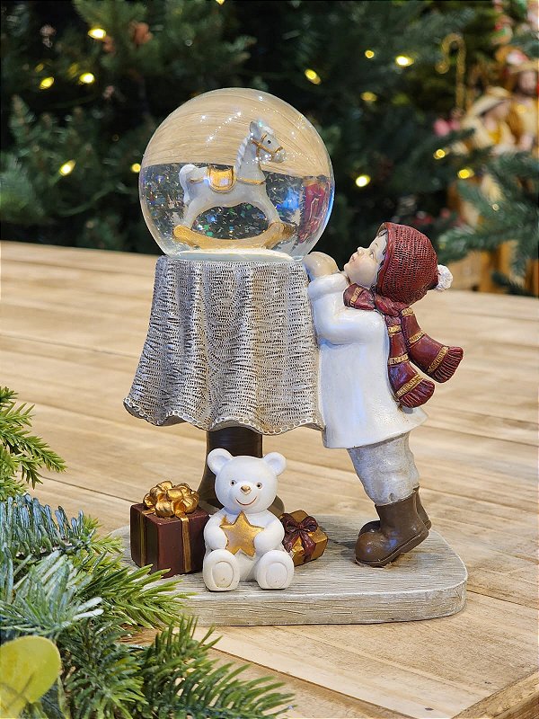 CENÁRIO NATALINO CRIANÇA COM GLOBO DE NEVE