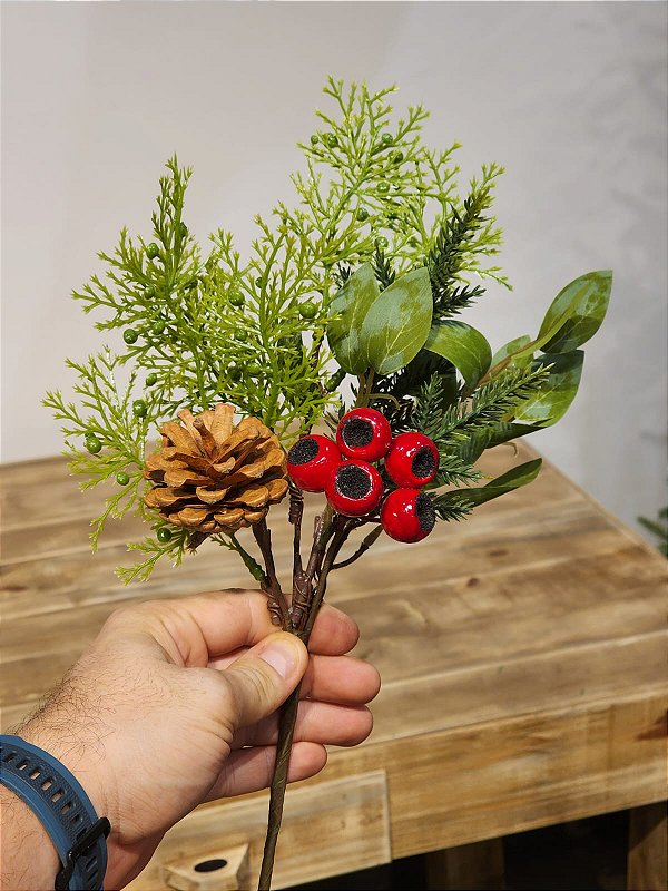 GALHO BERRY VERMELHO COM PINHA E FOLHAGENS 35CM