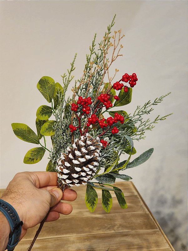 GALHO BERRY VERMELHO COM PINHA E FOLHAGENS 48CM