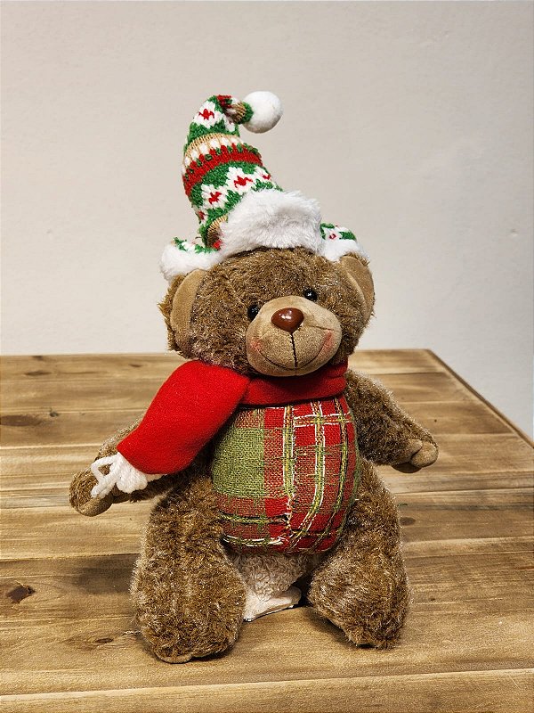 URSO MARROM NATALINO SENTADO VERDE E VERMELHO 26CM