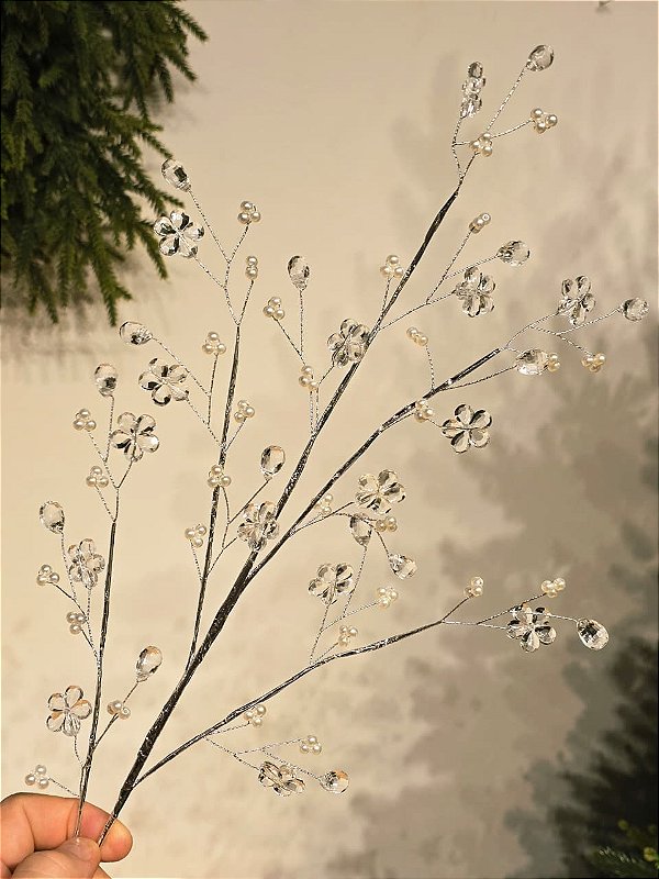GALHO DECORATIVO ARAMADO COM FLORES DE CRISTAL E PEROLAS 70CM
