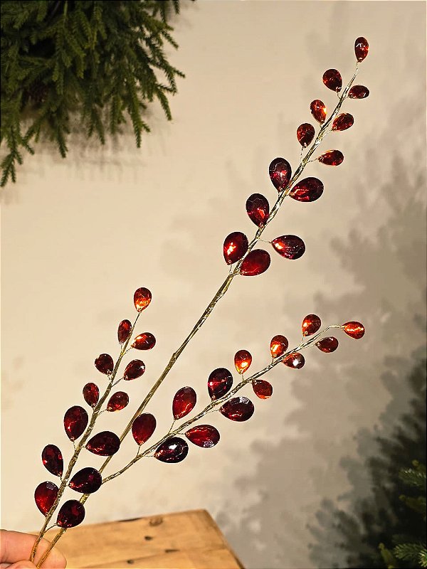 GALHO DECORATIVO ARAMADO DOURADO COM PETALAS DE CRISTAL VERMELHO 68CM