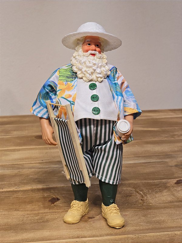 PAPAI NOEL COM CADEIRA DE PRAIA - COLECIONÁVEL - 27,5CM