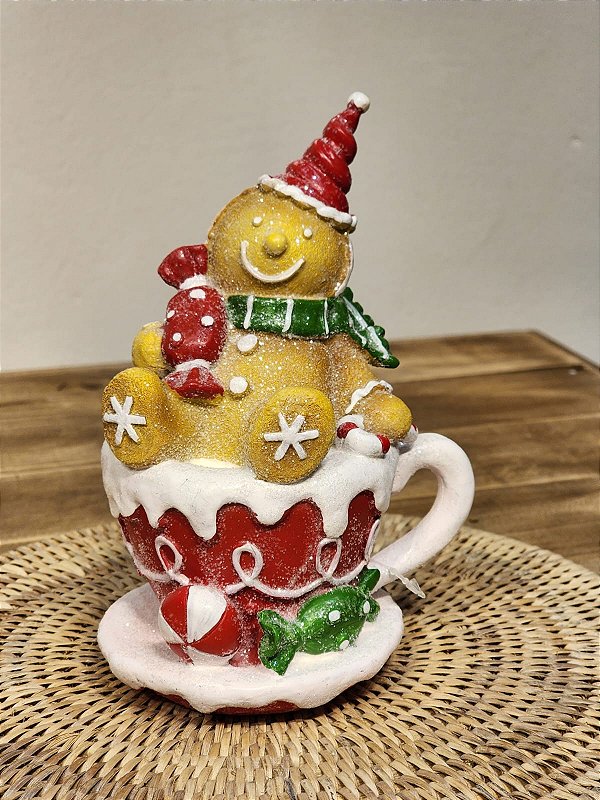 BONECO GINGERBREAD NA XÍCARA EM RESINA 18CM