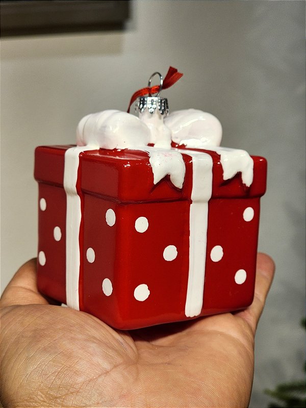 PENDENTE PRESENTE VERMELHO E BRANCO 9,5CM