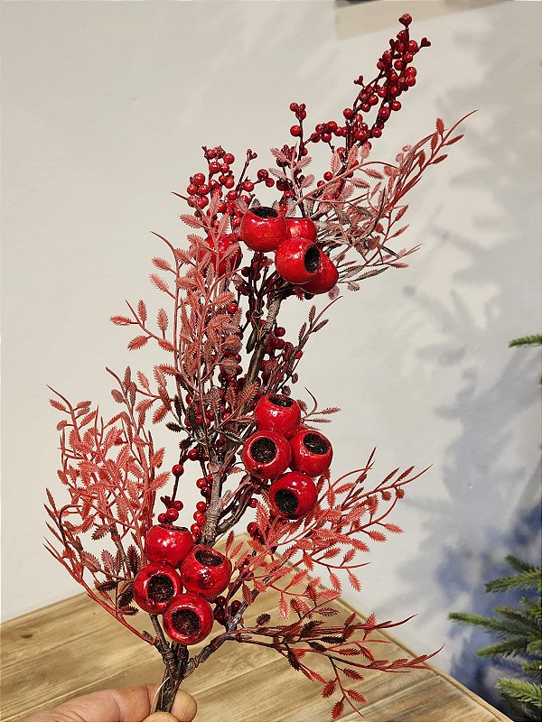 GALHO DECORATIVO COM BERRY E FOLHAS VERMELHO 72CM