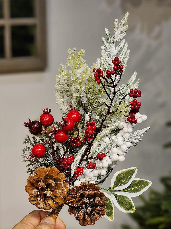 GALHO DECORATIVO BERRY VERMELHO COM BRANCO COM FOLHAGENS E PINHA 50CM