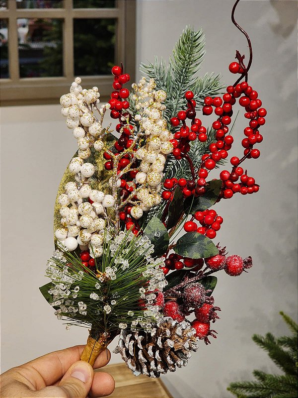 GALHO DECORATIVO MIX DE BERRYVERMELHO E BRANCO COM FOLHAS E PINHA 40CM