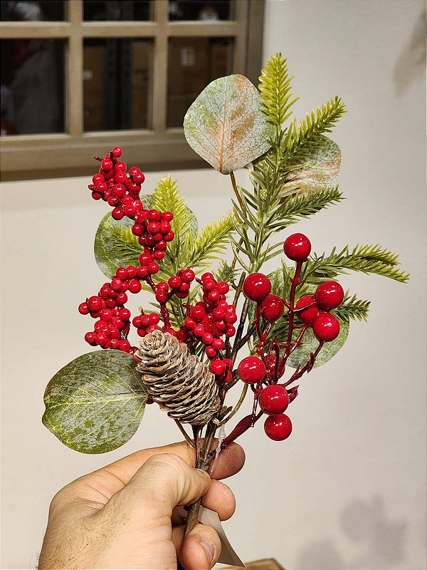 GALHO DECORATIVO BERRY VERMELHO COM FOLHAS E PINHA 29CM