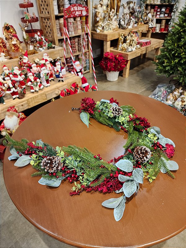 FESTÃO ARAMADO DECORADO COM BERRY FRUTAS FLORES E PINHA 1,50CM