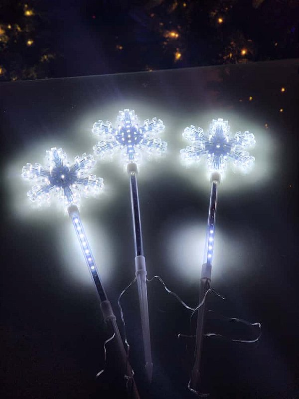 TRIO ASTE COM FLOCO DE NEVE COM EFEITO 426 LEDS BRANCO FRIO BIVOLT USO INTERNO E EXTERNO