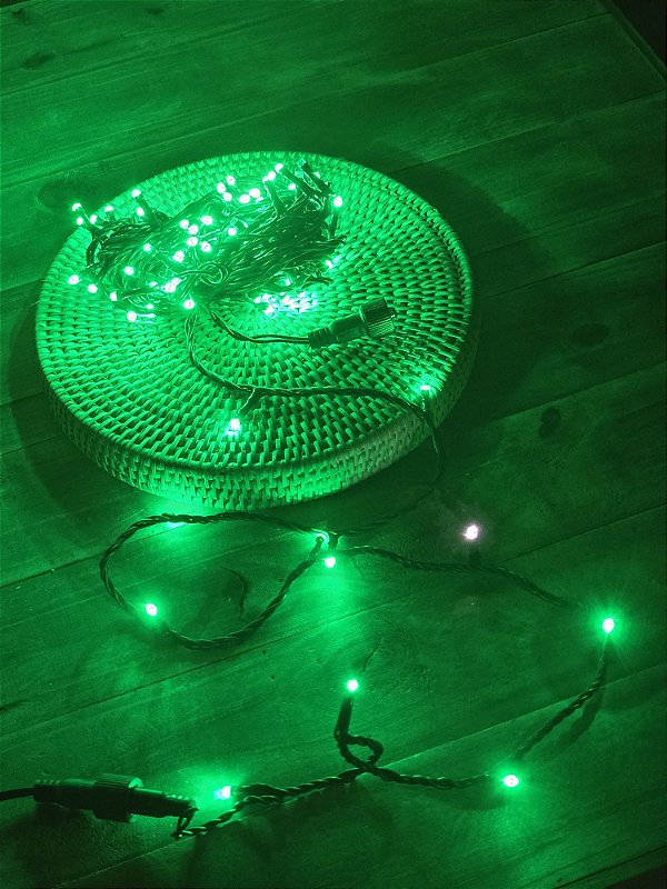 PISCA 100 LEDS VERDE COM STROBO BRANCO FRIO 10 METROS 127V COM EMENDA USO INTERNO E EXTERNO