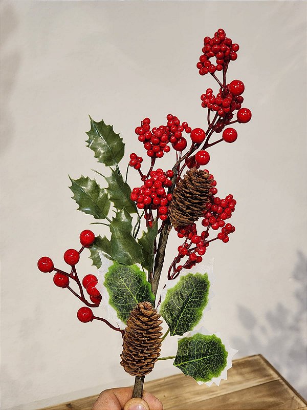 GALHO BERRY COM FOLHAGENS E PINHA 70CM