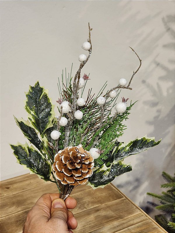 GALHO DECORATIVO BERRY NEVADO COM PINHA E FOLHAGENS 45CM