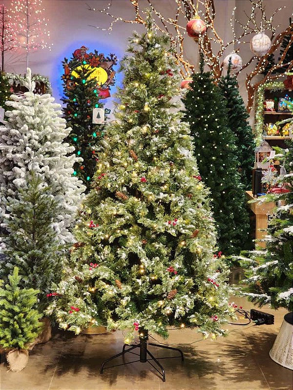 ÁRVORE PINHEIRO NEVADO REALISTA NORUEGA 1077 GALHOS COM 350 LEDS WARM 2,10CM