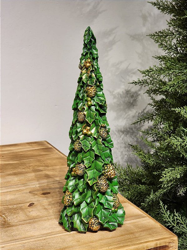 ÁRVORE DE FOLHAS COM PINHAS EM RESINA 41CM