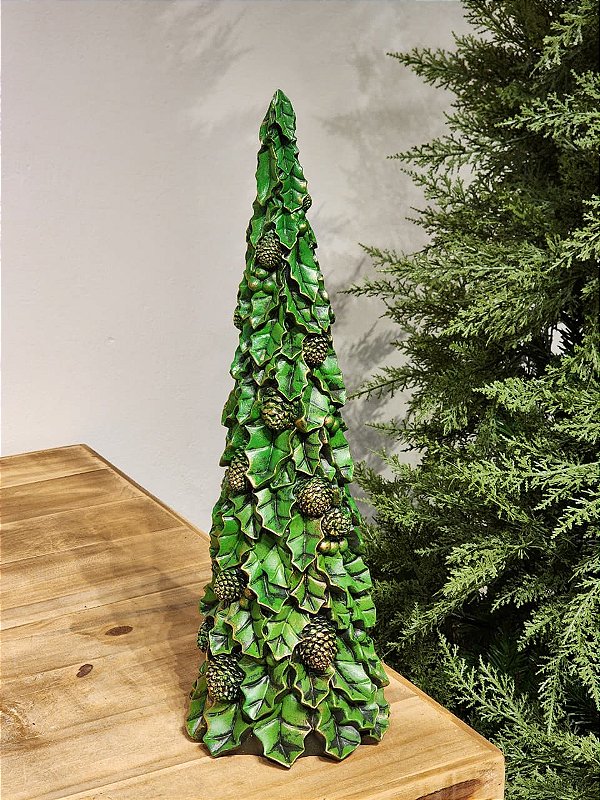 ÁRVORE DE FOLHAS COM PINHAS EM RESINA 48CM