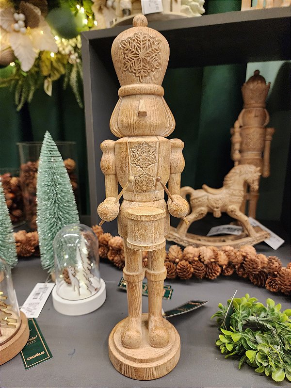 SOLDADO QUEBRA NOZES COM TAMBOR EM RESINA EFEITO MADEIRA 38CM - PRÉ VENDA 2025