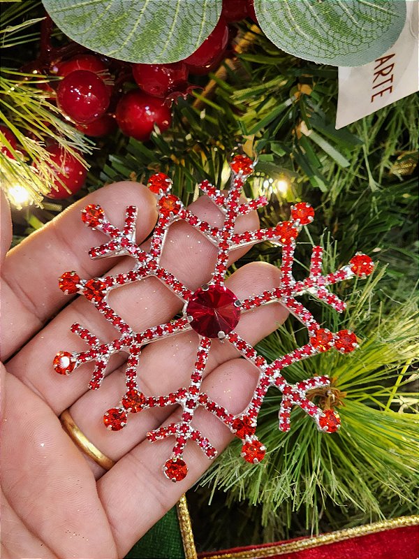 ORNAMENTO EM METAL FLOCO DE NEVE VERMELHO 9CM - PRÉ VENDA 2025