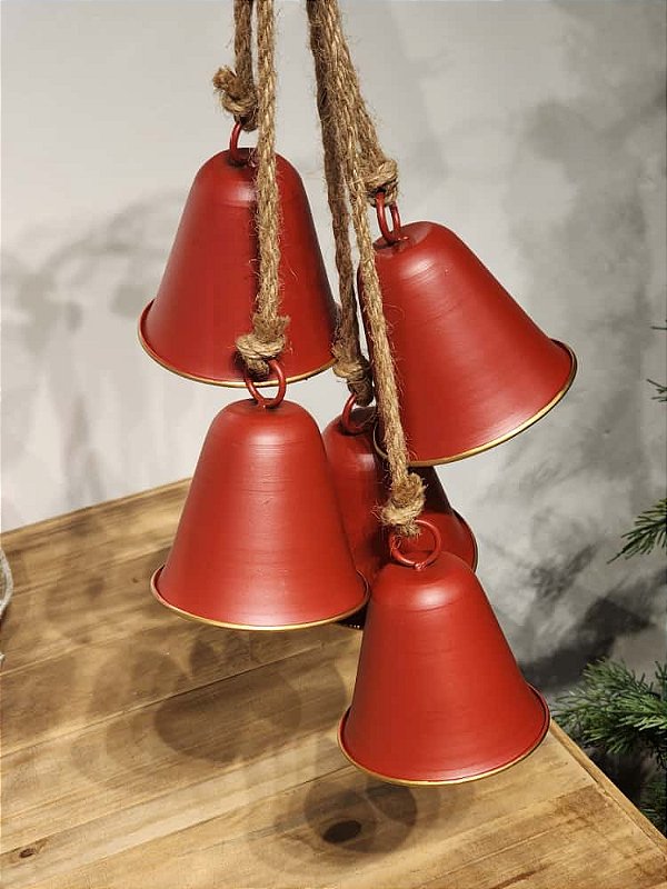 PENDENTE COM SINOS EM METAL VERMELHO 67,5CM