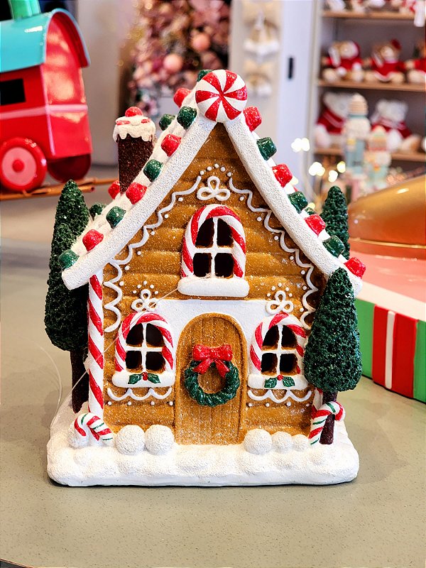 CASINHA EM RESINA GINGERBREAD COM LED 20CM - PRÉ VENDA 2025