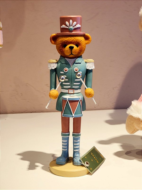 SOLDADO URSO COM TAMBOR CANDY AZUL E ROSA EM RESINA 26CM - PRÉ VENDA 2025